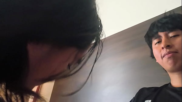 Mi amiga cristiana de 18 a&ntilde_os me chupa la polla TODO el dia, su novio piensa que esta en clases de la universidad