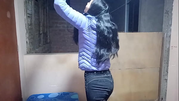 Sexy junges Mädchen posiert