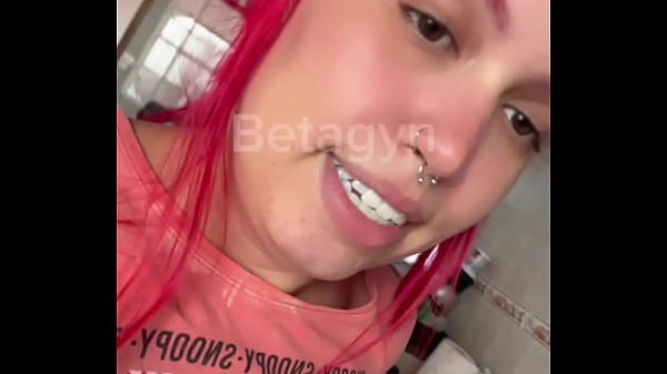 La bella teenager si mostra amatoriale