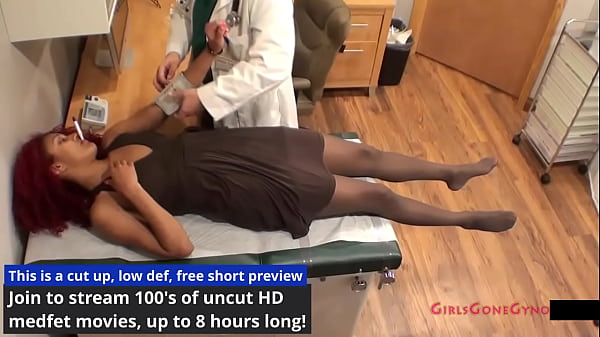 La bella teenager posa esotica