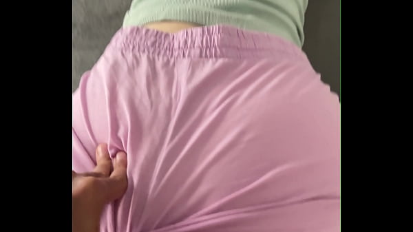 Sorellastra iraniana con grandi tette naturali si masturba