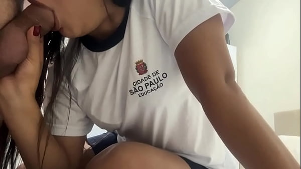 ESTUDIANTE SE HUYE DE LA ESCUELA PARA LLEVAR LA COCINA A LA MAESTRA CASADA, ESTUDIANTE DE SECUNDARIA LE LLEVA LA COCINA A LA MAESTRA CASADA