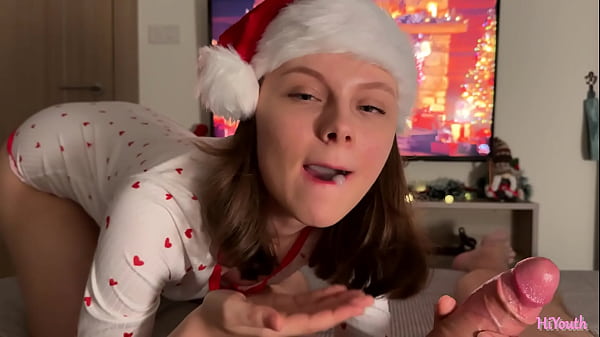 Sanfter Neujahrs-Blowjob und Sex mit einem süßen echten Mädchen