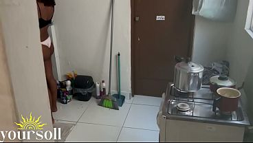 Il vicino mi ha filmato mentre mi nascondevo senza che me ne accorgessi e l'ho quasi colto sul fatto