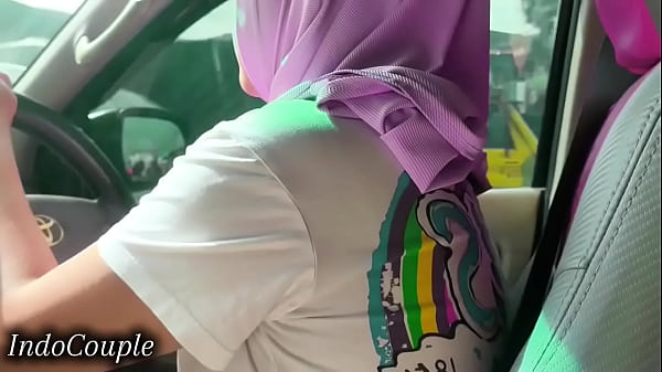 Indonesian Muslim Hijab wife Driving and sucking her Boyfriend Dick viral Jakarta video