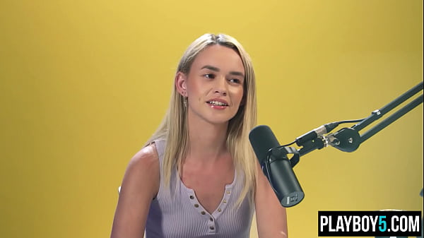 Nóng teen Khloe Kingsley lông lá âm hộ thủ dâm cho Playboy