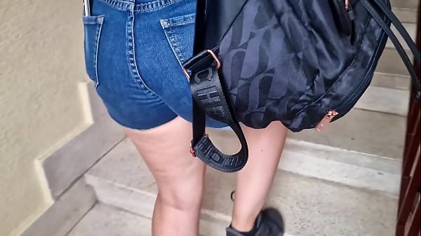 Appassionata ragazza teenager esotica