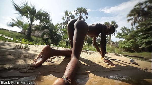 Lucky foreigner fucked this African tribe queen perfect body in the village river