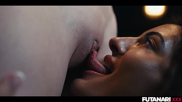 Coco Bae fa crescere un cazzo! La vita reale Futanari trasforma una bruna sexy in una trans affamata di sesso che mangia la fica