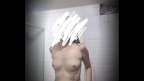 Máy quay ẩn bắt được bà mẹ già nghịch ngợm thủ dâm trong phòng tắm Airbnb &ndash_ Cảnh quay thực sự của người nhìn trộm! (Phần 2)