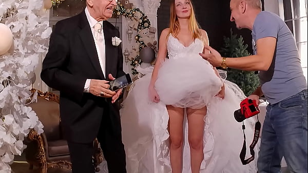 Schöner Teenager tanzt Teenager