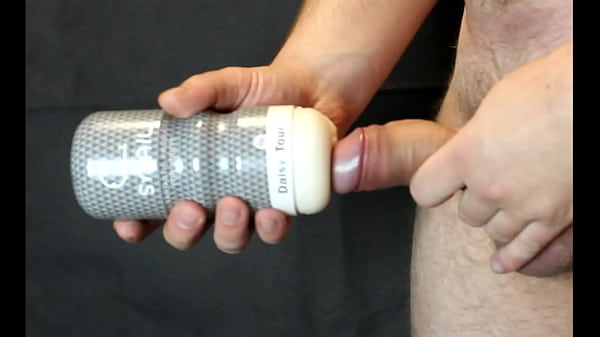 Questo masturbatore in silicone mi porta all'orgasmo divino!