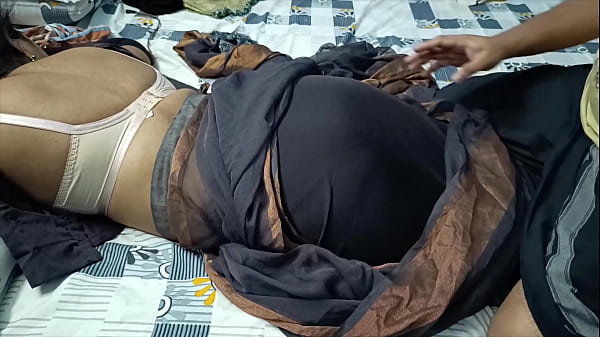 Belle ado se déshabille amateur