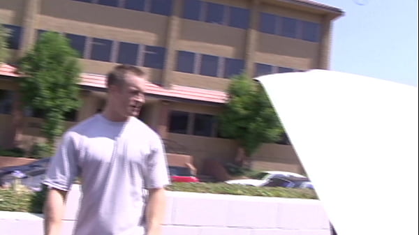 Un pompino sexy L'adolescente si diverte