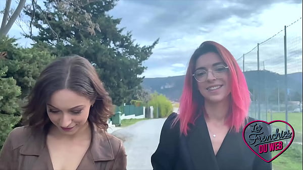 Jade et Leila se relaient avec deux lascars bien membrés