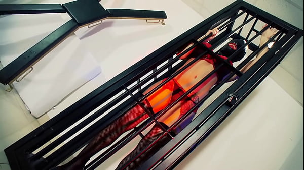 Troie sexy Mai Bailey e Krystal Webb nella scena di lesbica fetish leccata di culo e diteggiatura della fica