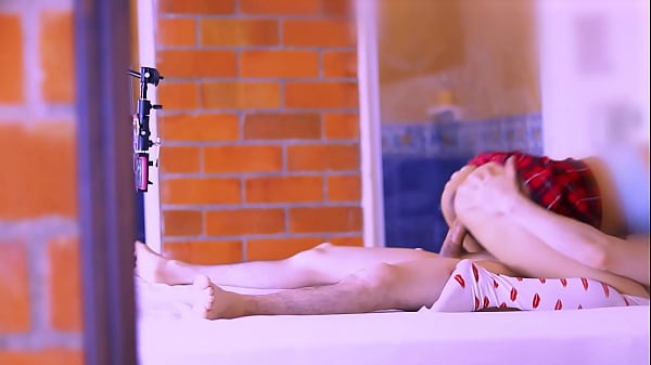 Increíble adolescente salvaje se divierte