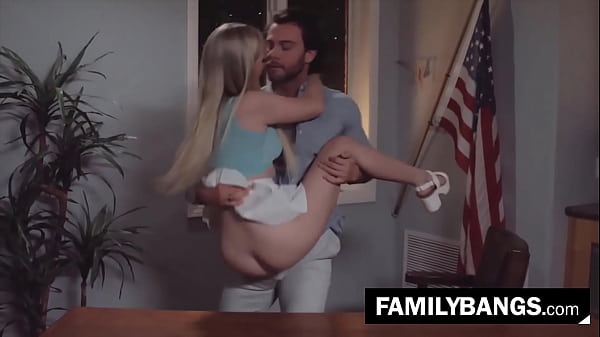 FamilyBangs.com ⭐ Otra muñeca adolescente follada por el profesor Lilly Bell, Seth