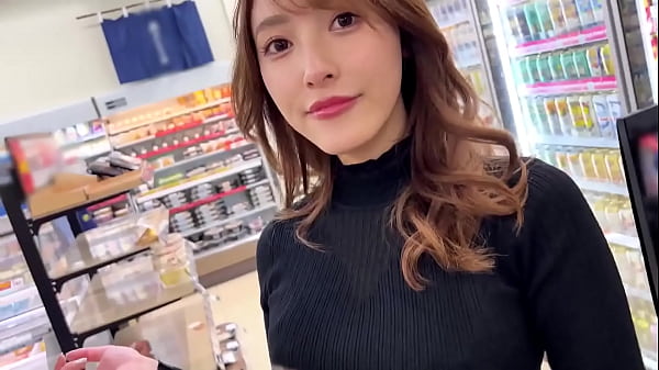 Una hermosa mujer casada hechizante con un aroma femenino [Dos batallas sexuales infieles consecutivas en las que Hitozuma quien ha perdido su deseo sexual arde con doble infidelidad] Parte 1