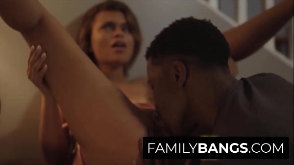 FamilyBangs.com ⭐ Sinner Girl zeigt ihre Dankbarkeit gegenüber dem Sohn ihrer Mutter, Destiny Cruz, Isiah Maxwell