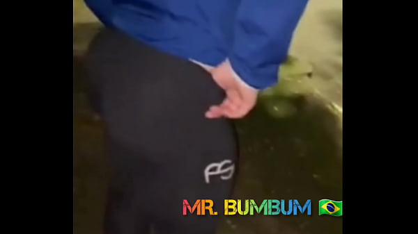 CYCLIST TOOK A BREAK FROM DELIVERY TO GET HIS ASS ON THE STREET