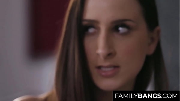 FamilyBangs.com ⭐ Cheerleader Horney in punizione, Ember Snow, Ashley Adams