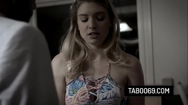 सुंदर सेक्सी किशोरी गिजेल पामर अपने सौतेले पिता के सबसे अच्छे दोस्त द्वारा गड़बड़ हो जाती है