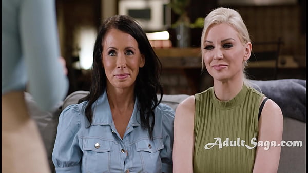 Gorgeous Teen Girl poses in lesbian