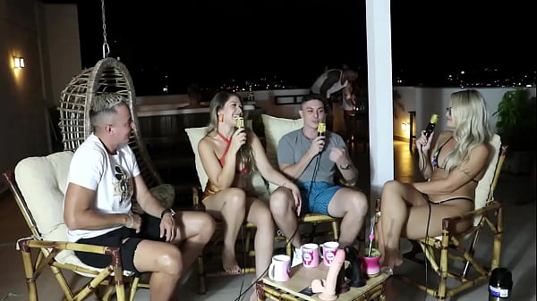 Ela estava noiva de outra pessoa quando conheceu seu atual parceiro e eles fizeram sexo ao ar livre no primeiro encontro - Elo Cardone e Victor Mustang (SHEER/RED)