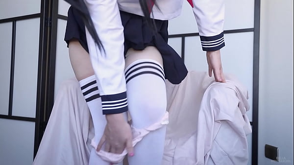 Studentessa giapponese impara a squirtare con la bacchetta magica Hitachi - Bella Hentaigirl