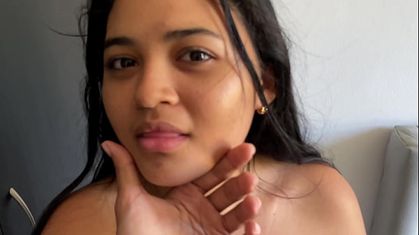 Un desconocido me persigue hasta mi casa y lo dejo tener sexo conmigo