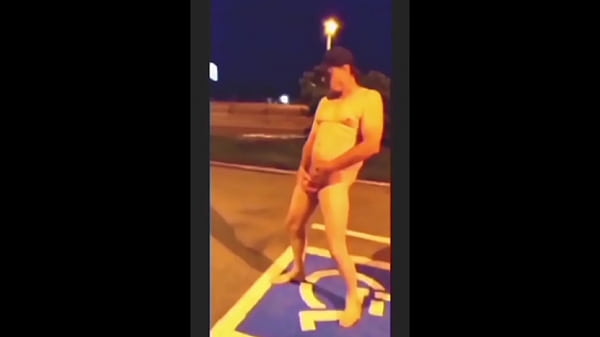 Exhibitionist Lookin For Fun