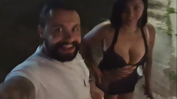 Incredibili provocazioni selvagge da parte di adolescenti