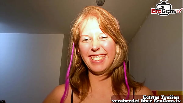 Schöner Teenager tanzt Teenager