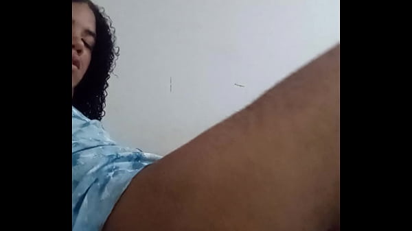 Adolescente hermosa y caliente actúa - Desconocido