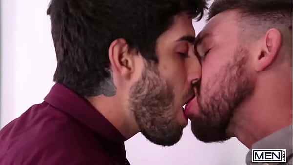 Der heiße Buchhalter Diego Sans bekommt die Chance, Casey Jacks enges Arschloch zu ficken - MÄNNER