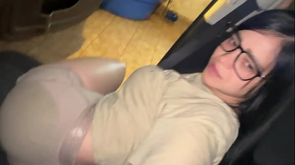 Meine Stiefcousine kommt sehr geil und kann es kaum erwarten, mich zu ficken