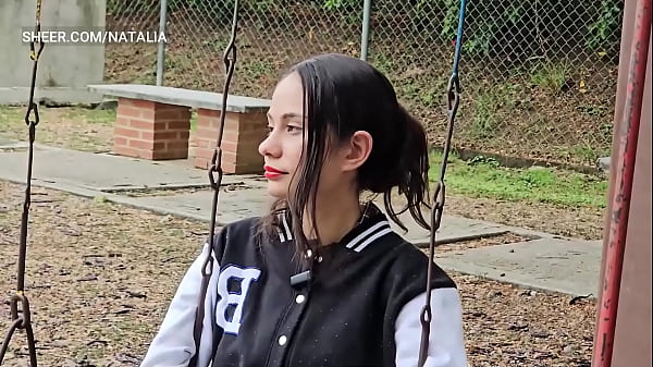 &iexcl_COLEGIALA HOME VIDEO! Una studentessa latina accetta di andare a casa del suo insegnante senza sapere cosa le succederà.