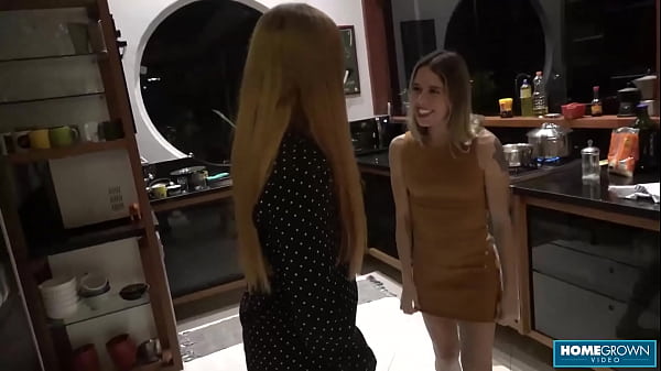 Ema Tuyệt Đẹp Có Sừng Được Khoan Với Một Khán Giả Bất Ngờ