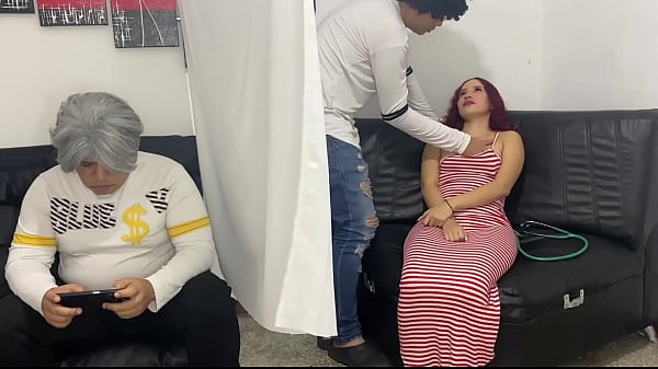 Médico verifica uma garota de 18 anos ao lado do padrasto, capítulo 2