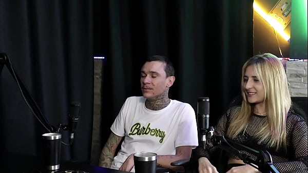 She feels angry with those who cancel a date, she sells handjobs and she doesn't like flirting and went out with a football player - Yasmin Pariz &_ Ktal Vagabundo do Bom (SHEER/RED)