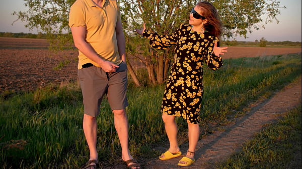 Saree bhabhi dễ thương hỏi đường từ một người lạ Desi và bị đụ mạnh trong ánh hoàng hôn đỏ tươi!