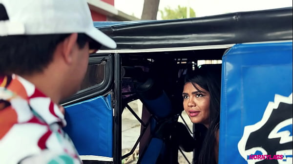 Sono andata a fare la spesa al mercato e non mi sono accorta che non avevo i soldi per pagare il mototaxi e non avevo altra scelta se non quella di pagare il mototassista in un altro modo (COMPLETO SU RETE) - Roxy Hot