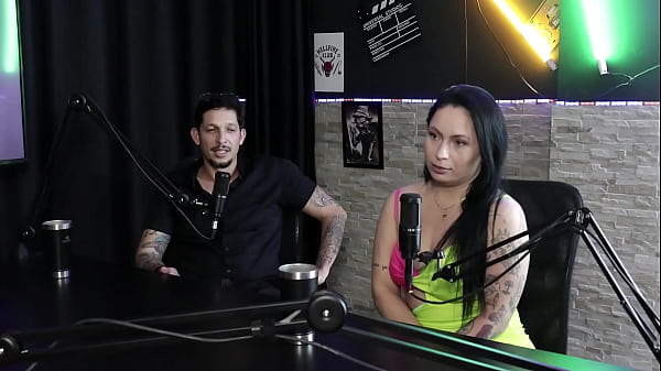 Trên nền tảng họ tạo nội dung tự chế, anh ấy không cảm thấy bị thu hút bởi phụ nữ và khi cô ấy đăng một bức ảnh mặc quần lót... - Joice Muller &amp_ Rennan Delgado