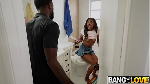 Cứng Như Gỗ Rhae Woods, Ace Hardz