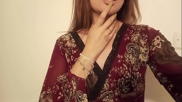 Ich bin schüchtern, aber eine Nymphomanin, wenn ich masturbiere, kommt eine weiße Flüssigkeit aus meiner Muschi. Ich hoffe, es gefällt dir