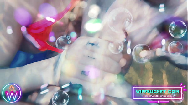Wifebucket 呈现 22 分钟最酷的自制真实业余水下性爱