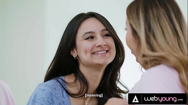 Las chicas Eliza Ibarra, Kyler Quinn, Kimmy Kimm y Nicole Doshi compiten en chupar pezones y follar la cara