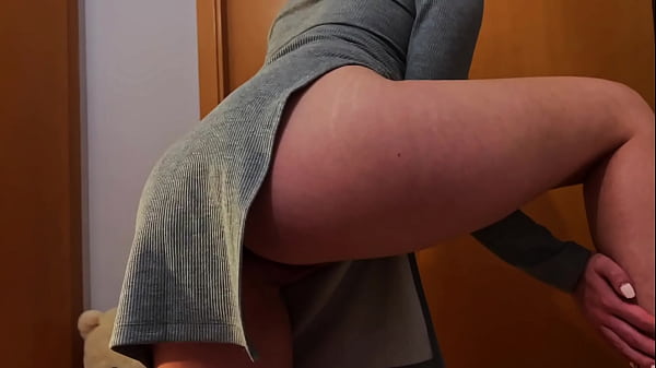 de perrito con mi hijastra mientras su novio la espera para ir al cine