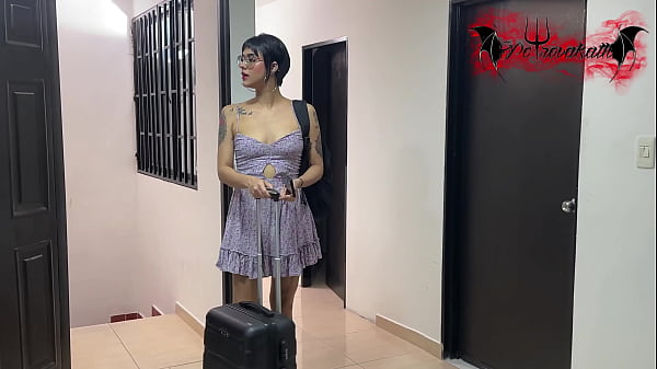 Zwei Fremde mieten dasselbe Airbnb